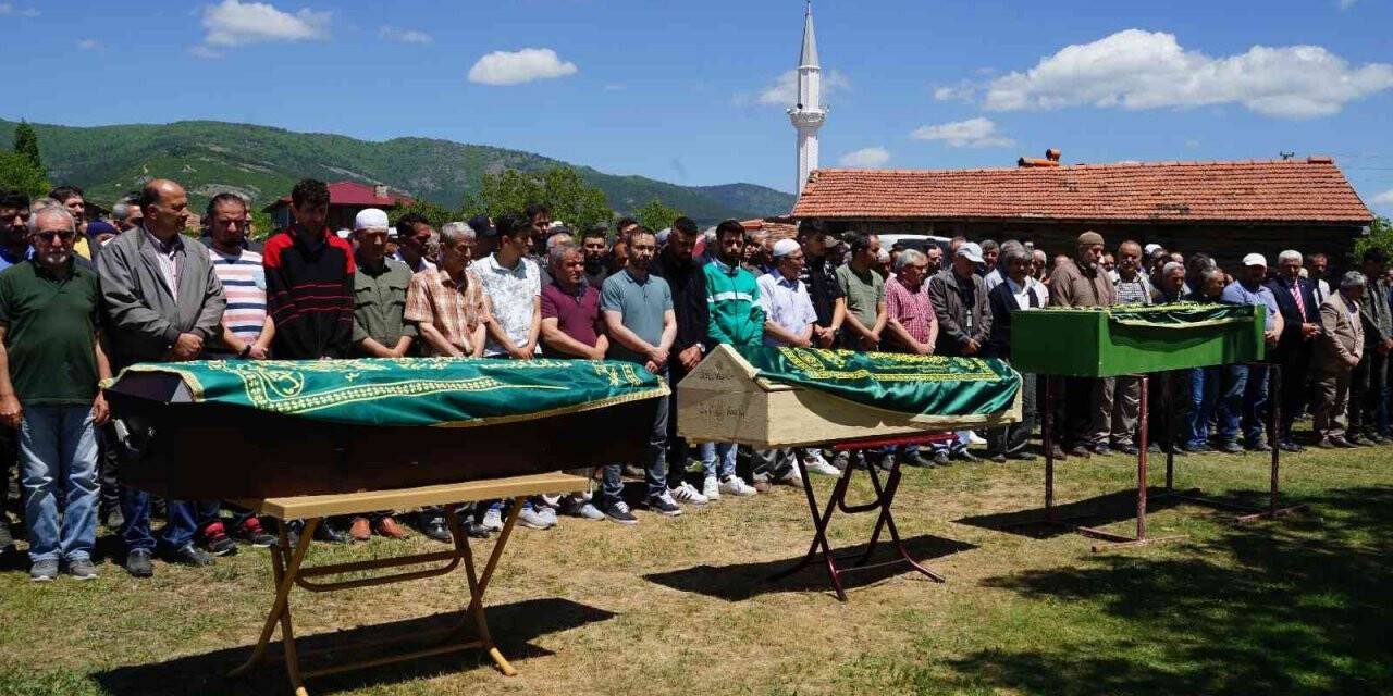 Feci kazada hayatını kaybeden şehit yakınları son yolculuğuna uğurlandı