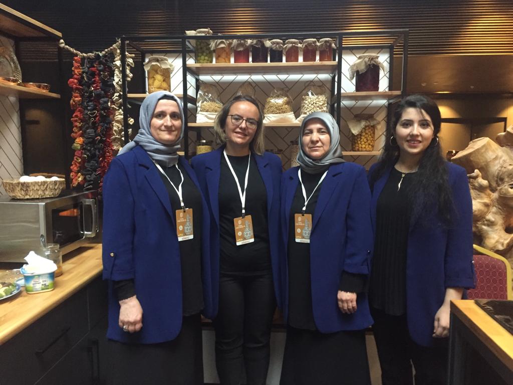 Konya'da belediyenin açtığı kurslarda Türk ve dünya mutfağı öğretiliyor