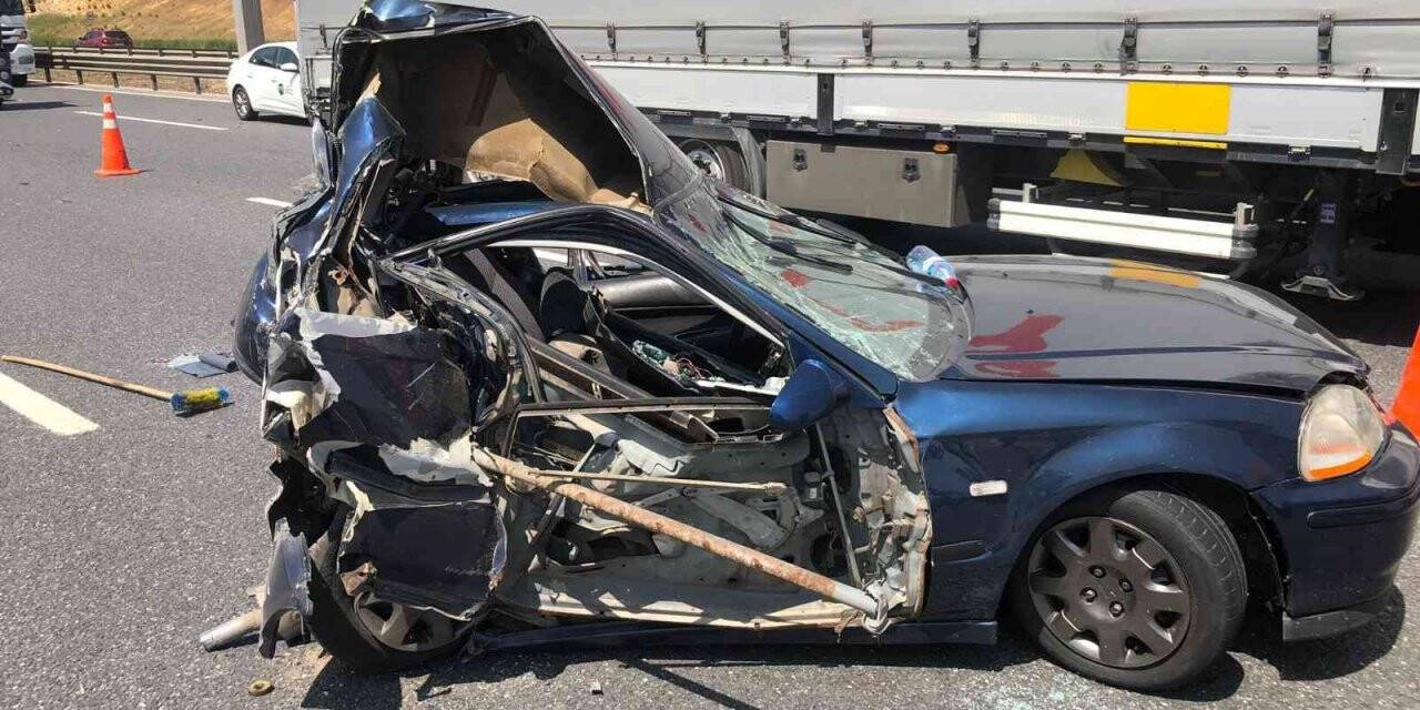 Sancaktepe Kuzey Marmara Otoyolunda yavaşlayan otomobile kamyonet çarptı: 1 yaralı