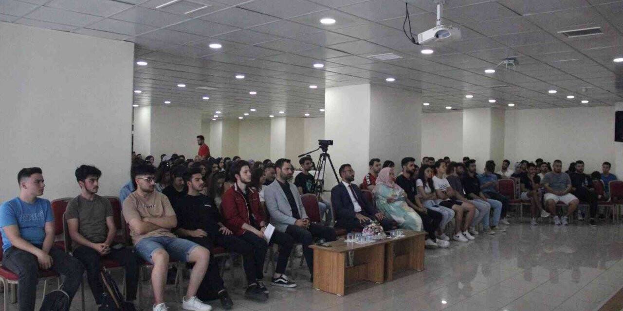 Burhaniye’de Yeni Nesil İnsan Kaynakları söyleşisi düzenlendi