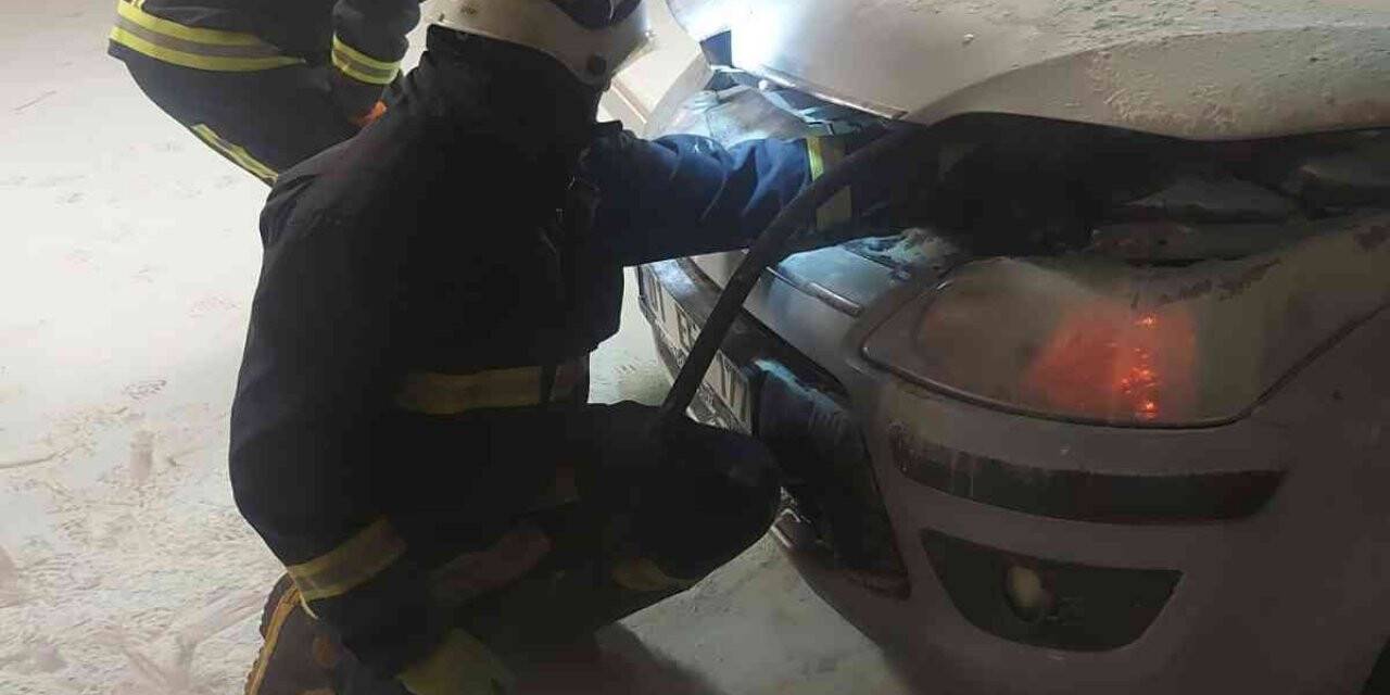 Alışveriş merkezinin otoparkında korkutan yangın