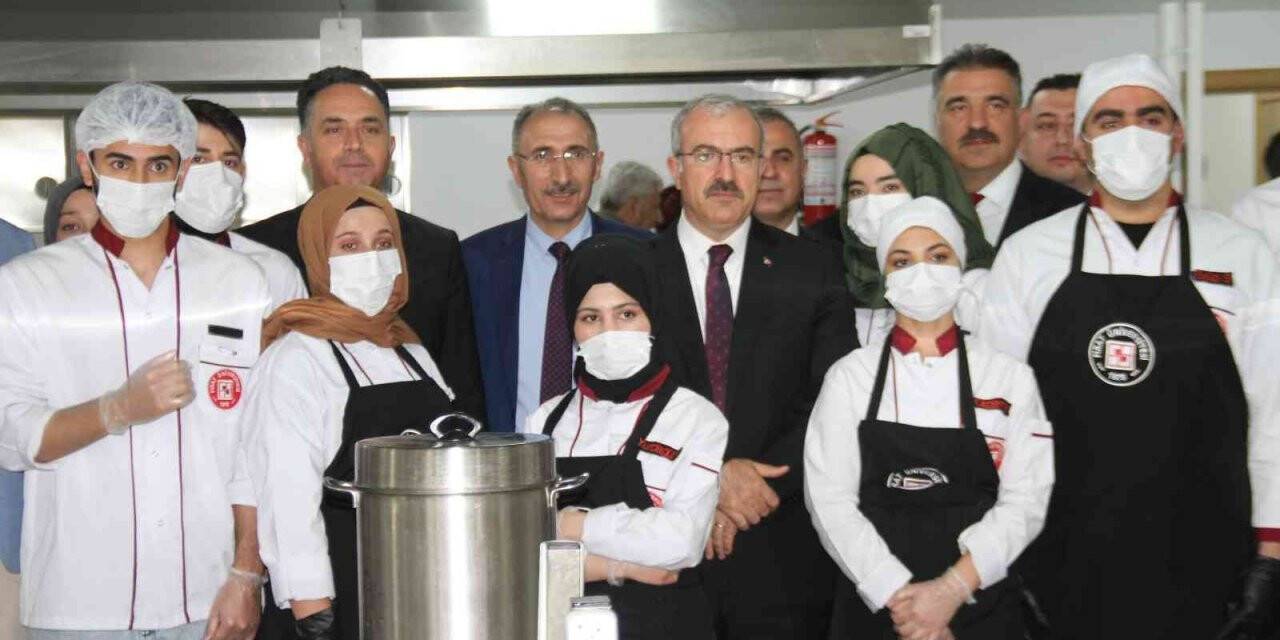 Fırat Üniversitesi’nde aşçılık mutfağı açıldı