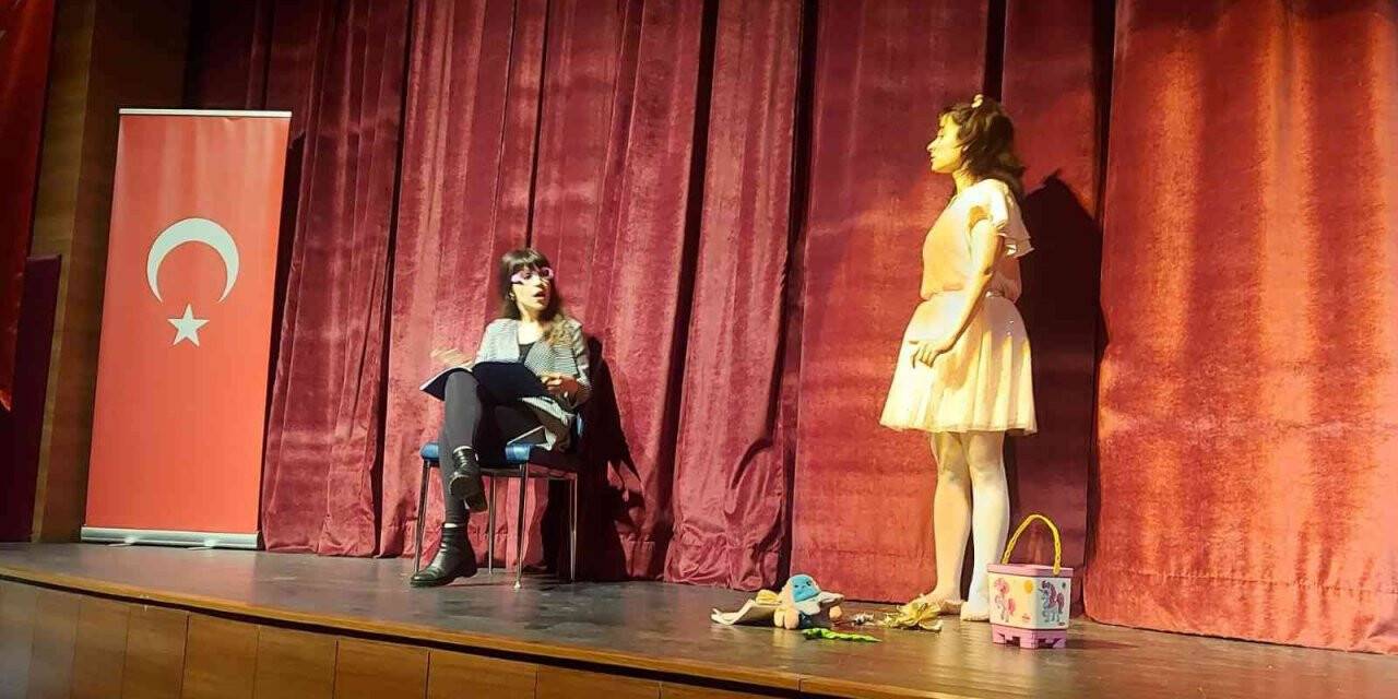 Van Büyükşehir Belediyesinin ‘Tiyatro Günleri’ etkinliği devam ediyor