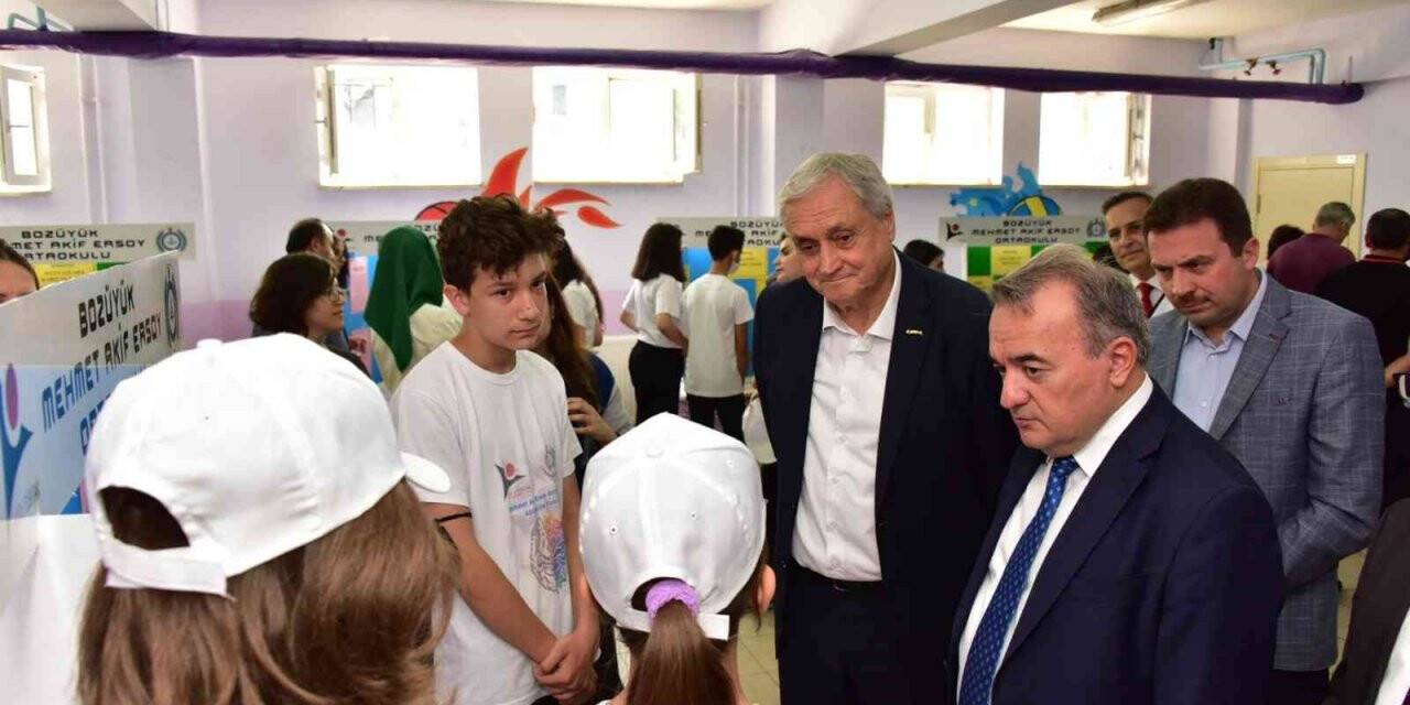 Mehmet Akif Ersoy Ortaokulu 4006 Bilim Fuarı açıldı