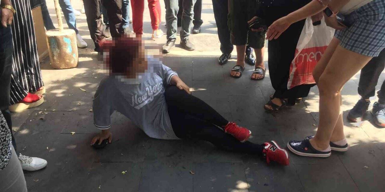 Karısını ve yanındaki erkeği sokak ortasında vurdu