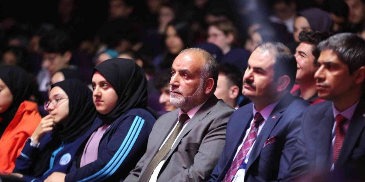 Necip Fazıl şiirlerle anıldı