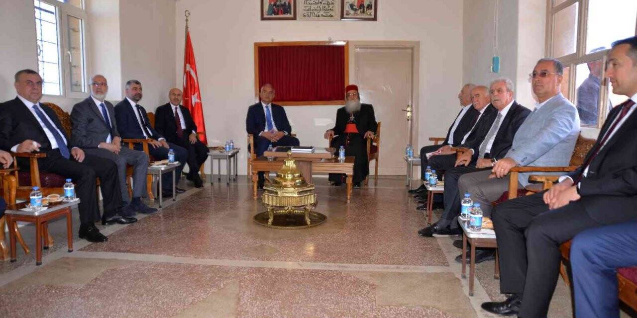 Kültür ve Turizm Bakanı Ersoy, Mardin’de zılgıtlarla karşılandı