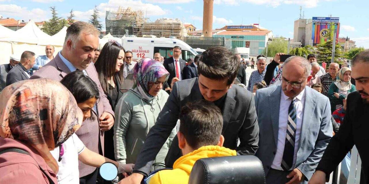 Kırşehir’de engelli vatandaşlara 82 akülü ve 65 tekerlekli sandalye dağıtıldı
