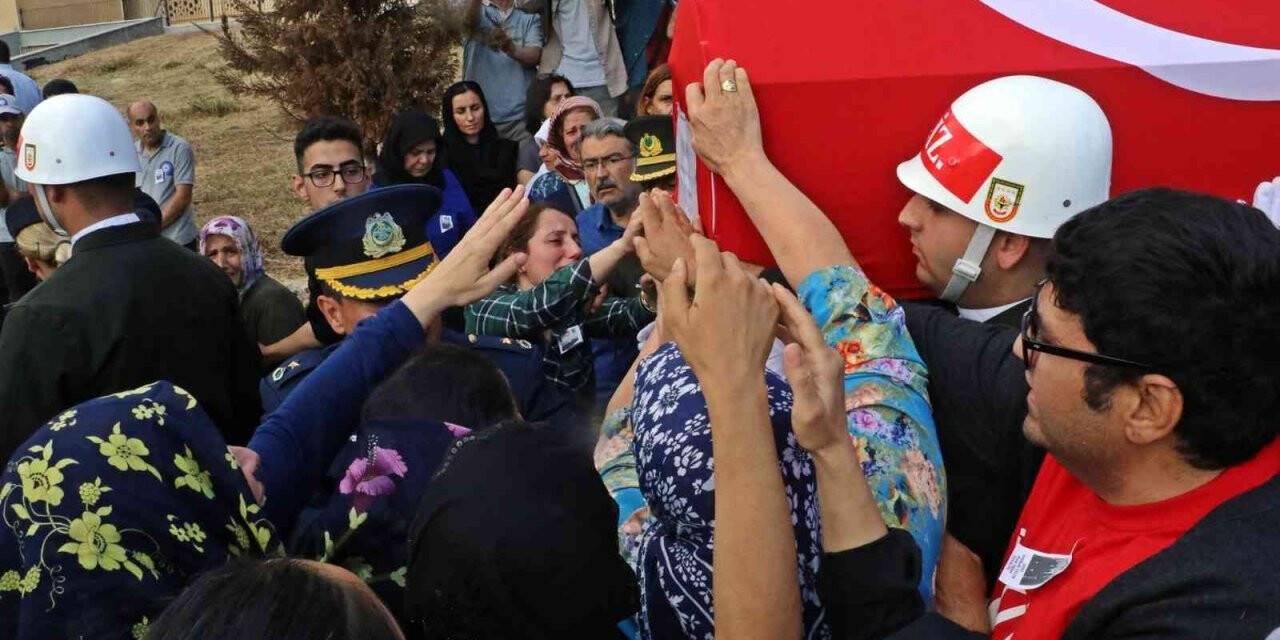 Şehit Piyade Teğmen Güler Antalya’da son yolculuğuna uğurladı