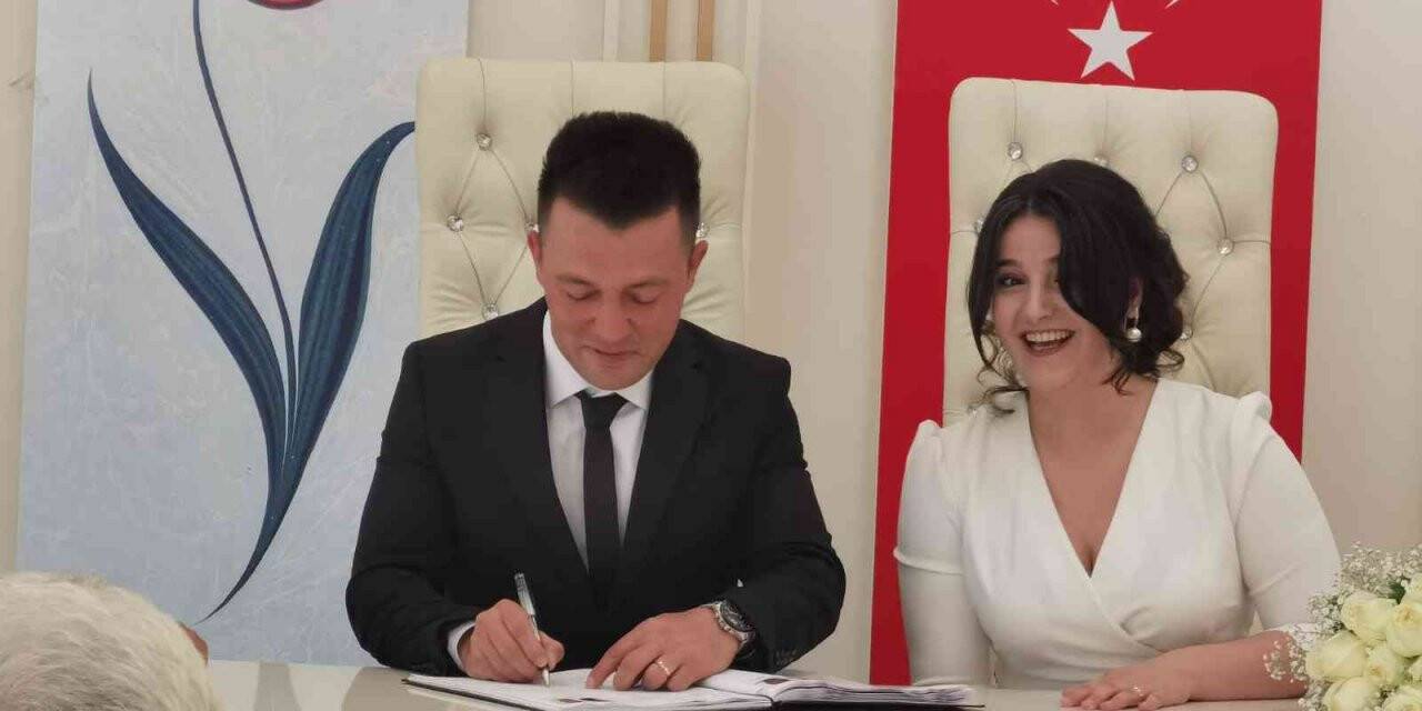 Komando damattan dikkat çeken evet: "Şehitler ölmez vatan bölünmez"