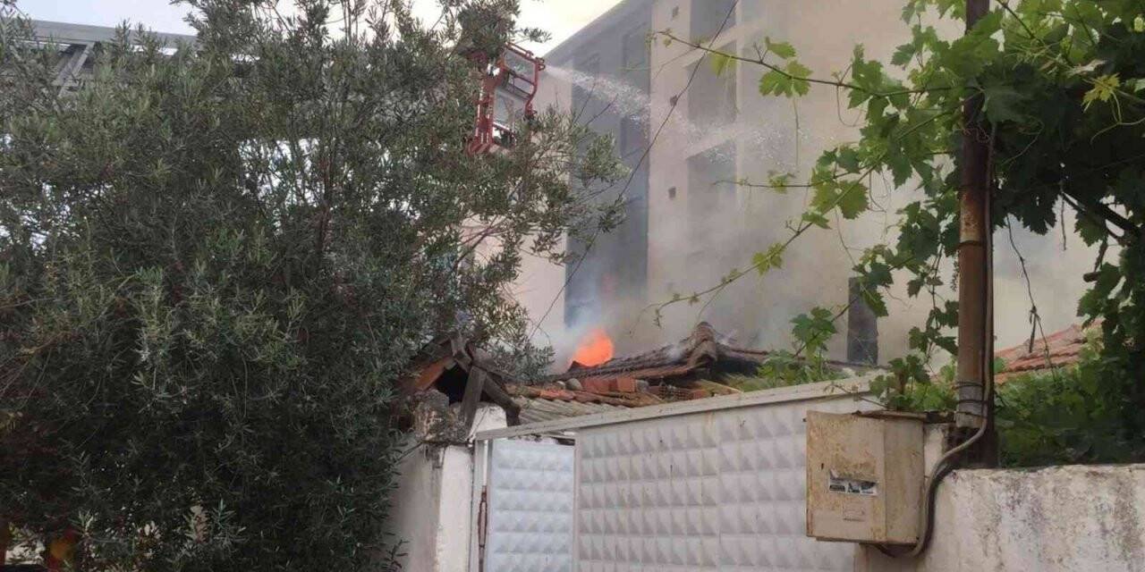 Manisa’da ev yangını: 1 yaralı