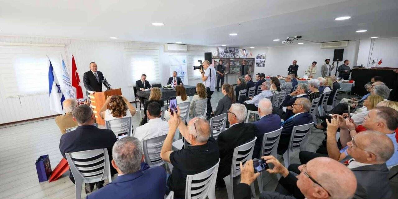 Dışişleri Bakanı Çavuşoğlu, Türkiye-İsrail İş Konseyi ve İsrail’deki Türkiyeliler Birliği mensuplarıyla bir araya geldi