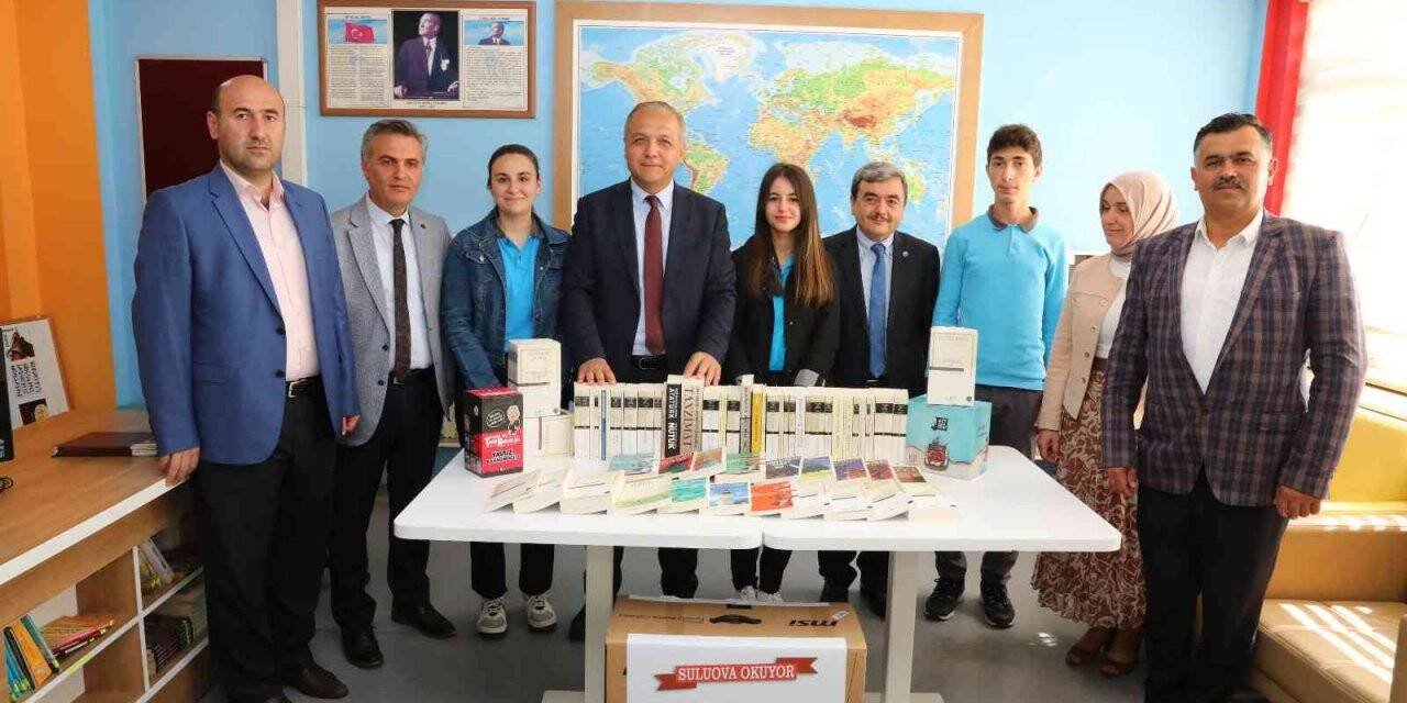 Suluova Belediyesi’nden ‘Suluova Okuyor’a 6 bin kitap desteği