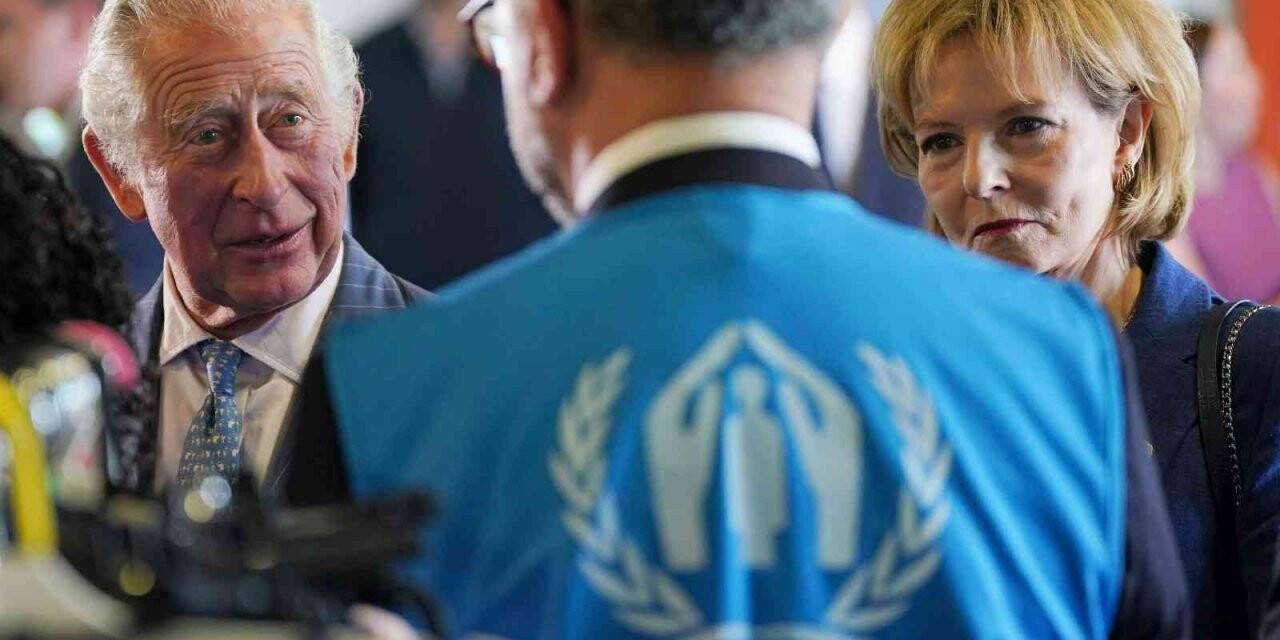 Prens Charles, Romanya’daki Ukraynalı mültecileri ziyaret etti