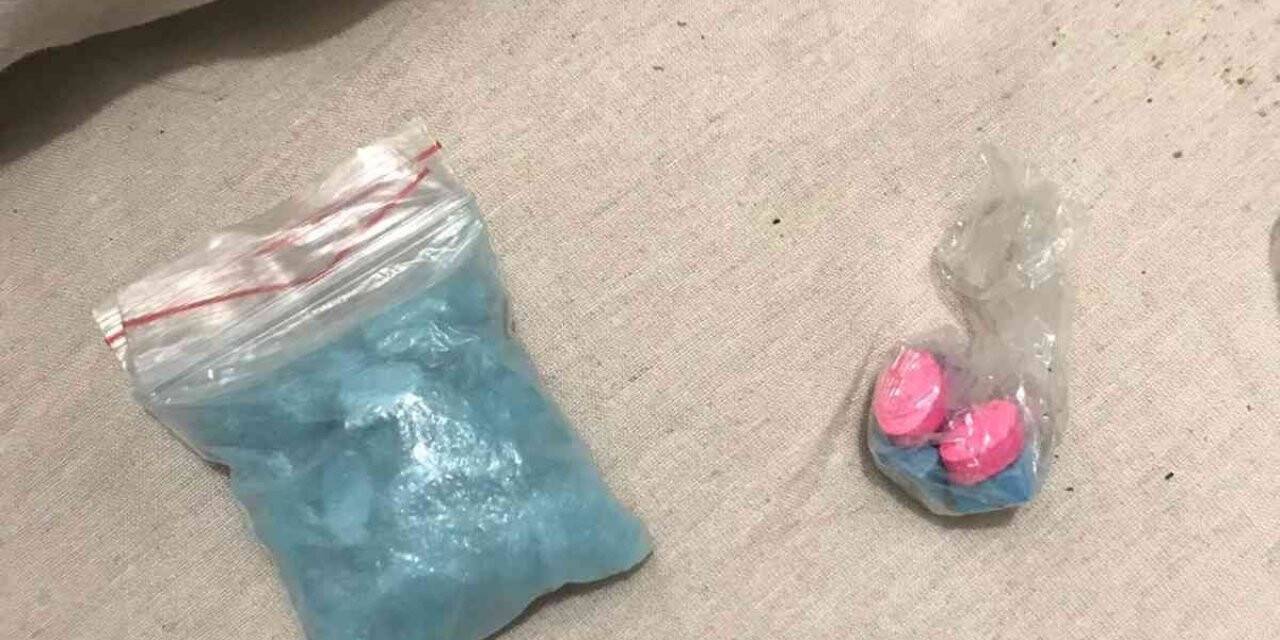 Esenyurt’ta lüks siteye düzenlenen baskında çok sayıda uyuşturucu madde ele geçirildi