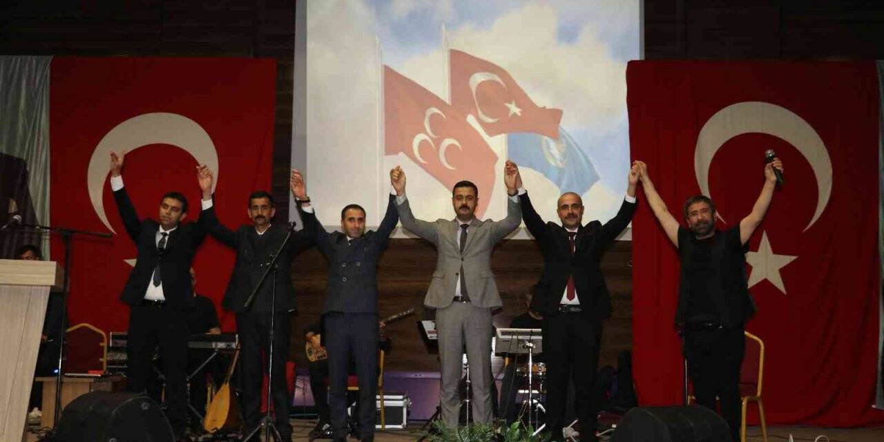 Van Ülkü Ocakları’ndan Osman Öztunç ve Atilla Yılmaz konseri