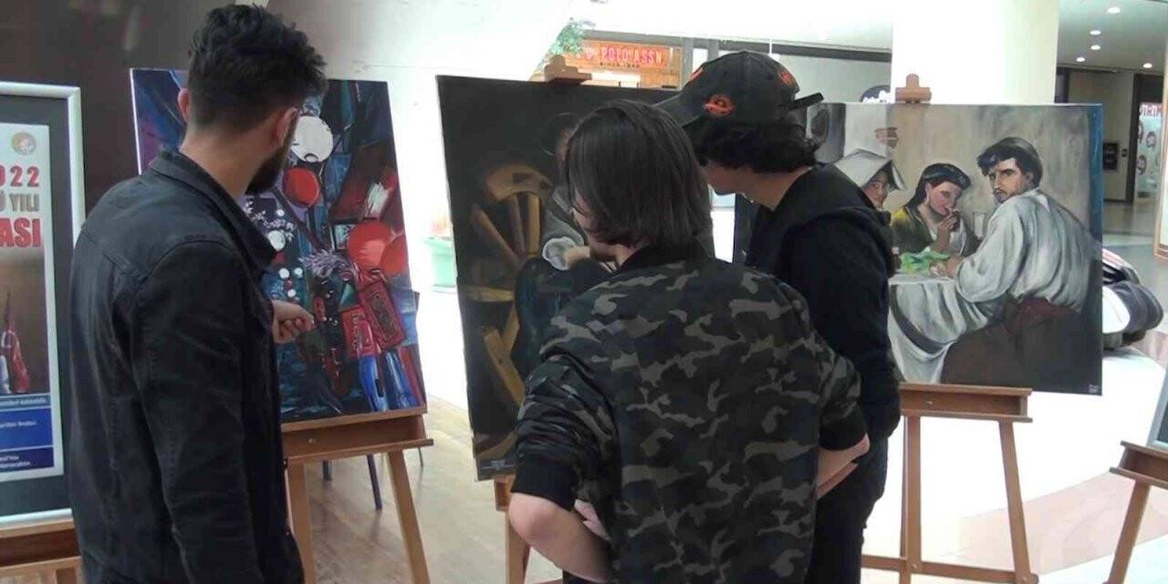 Öğrencilerin heykel ve tablolarına ilgi