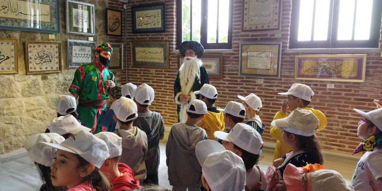 Gölcük’te çocuklar geleneksel sanatları öğreniyor