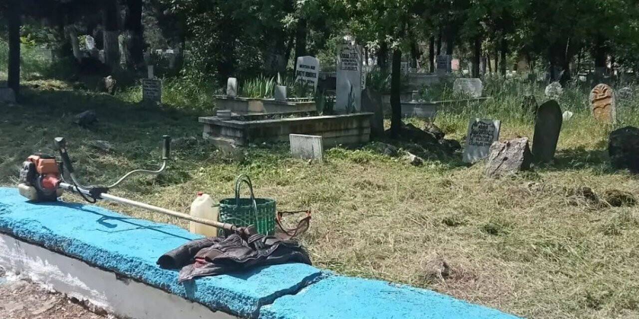 Pazaryeri’nde mezarlık temizleme çalışmaları devam ediyor