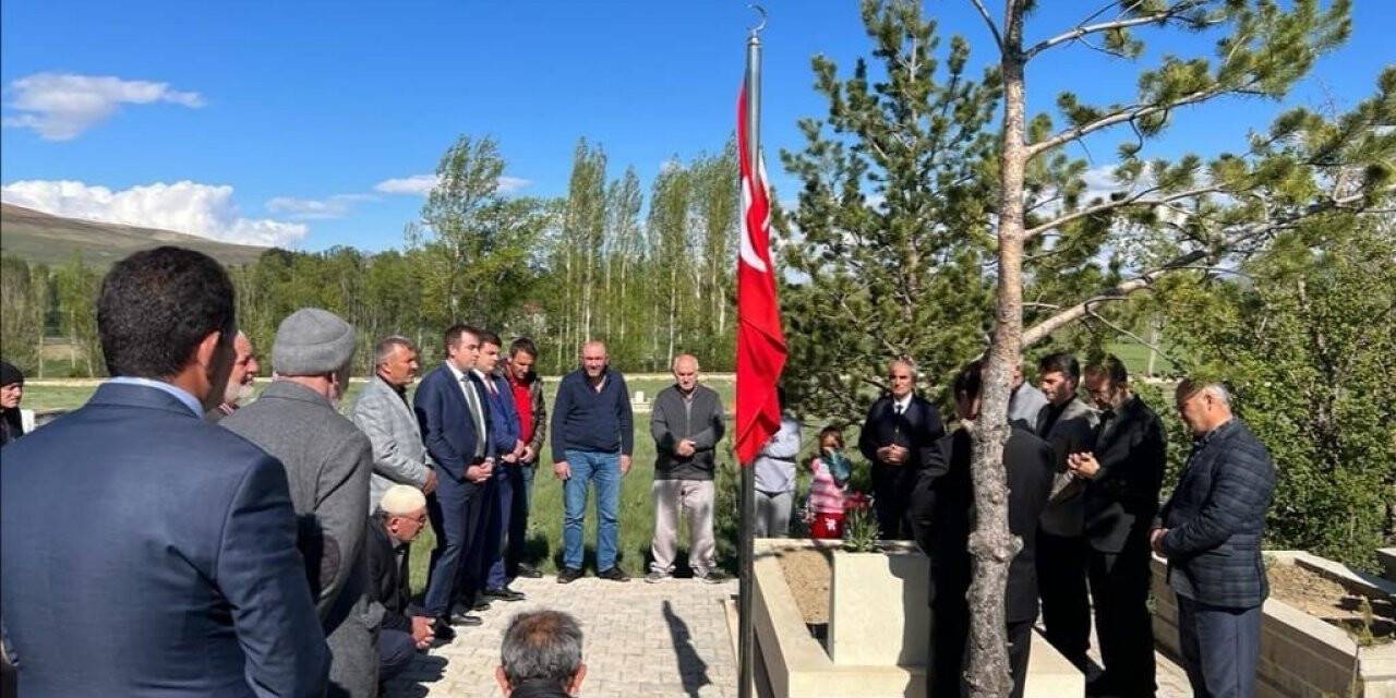 Şehit Muammer Gür, şahadetinin yıl dönümünde kabri başında anıldı