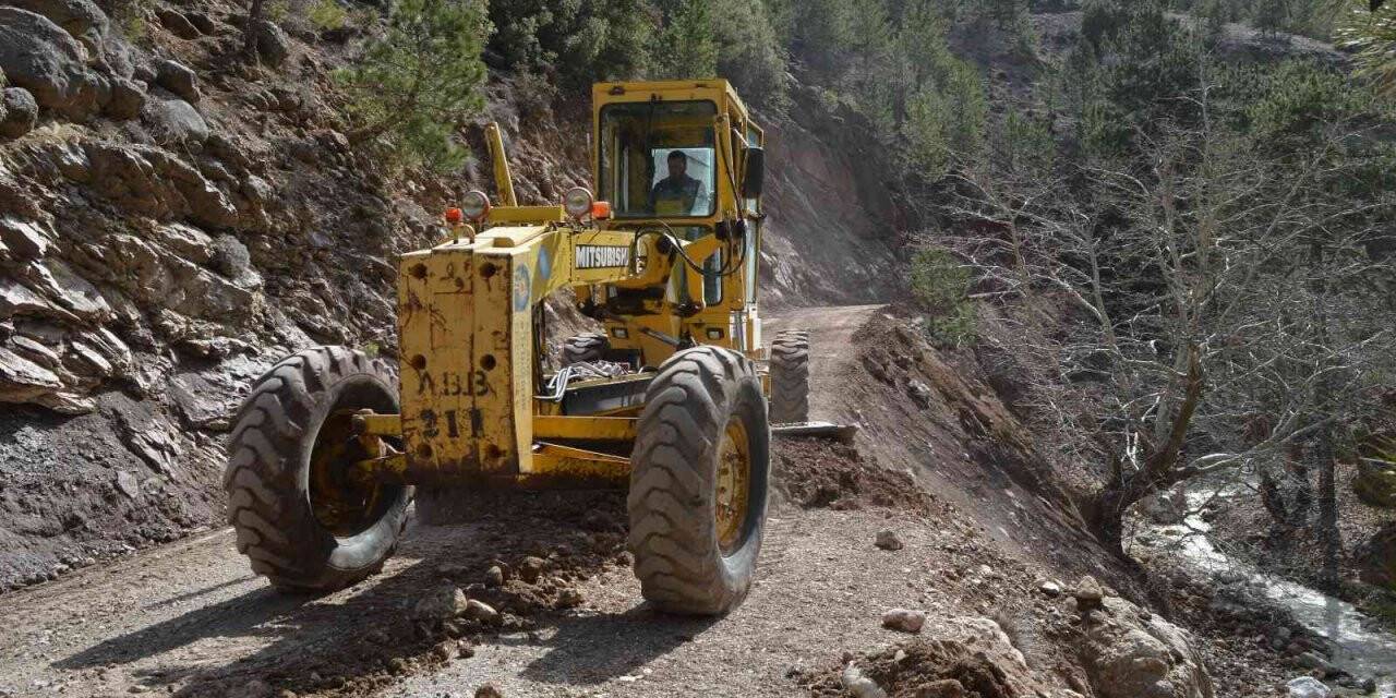 Korkuteli’de yayla yollarına bakım