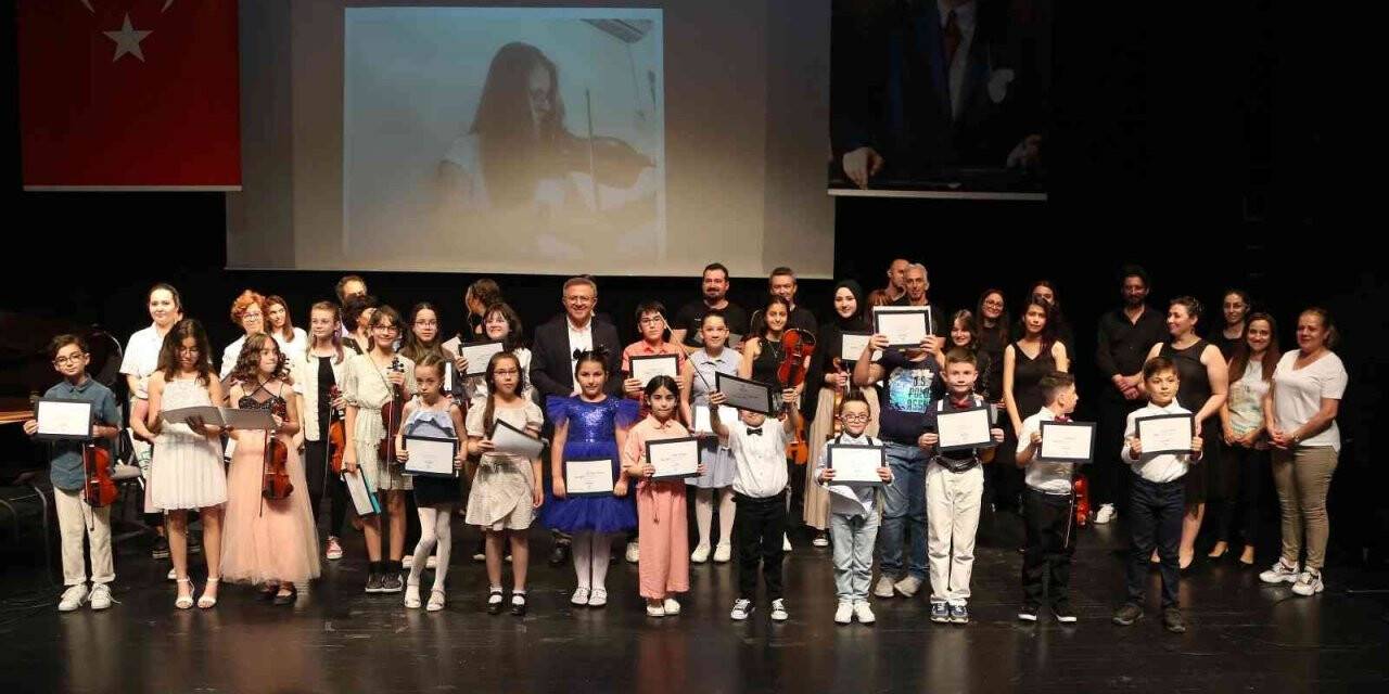 Nilüfer’de yılsonu konserinde muhteşem performans