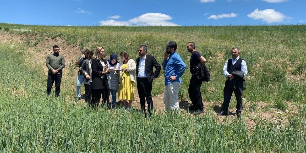 Başkan Ertuğrul Çetin yeni projeler için sahada