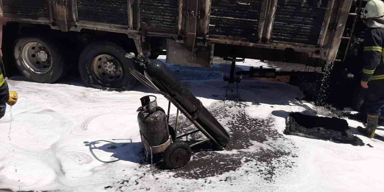 Oto sanayi sitesinde oksijen tüpü patladı: 2 ağır yaralı