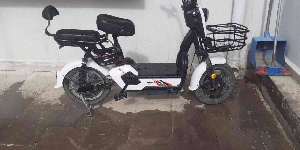 Satın alacakmış gibi yapıp kontrol amaçlı aldığı motosiklet ve elektrikli bisikleti çaldı