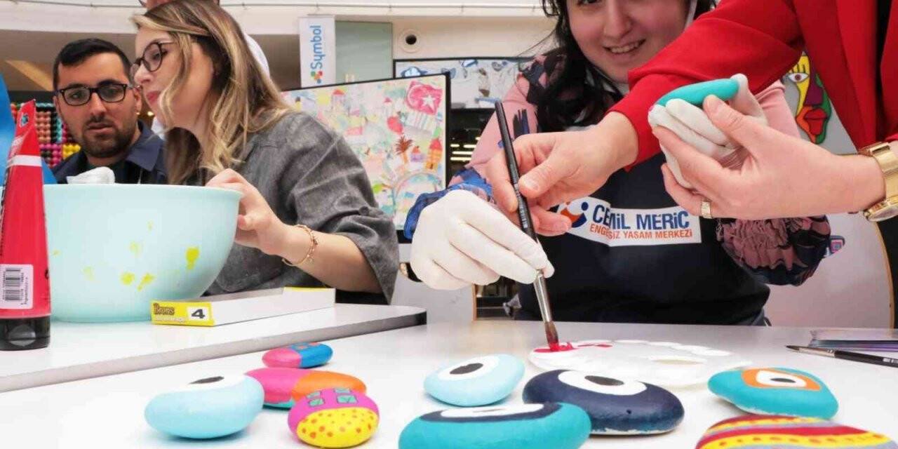 Özel öğrencilerden sanat sergisi