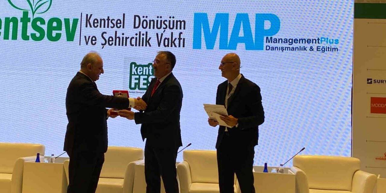 Başkan Savran’a “Kentsel Dönüşüm Başarı ve Teşvik” ödülü