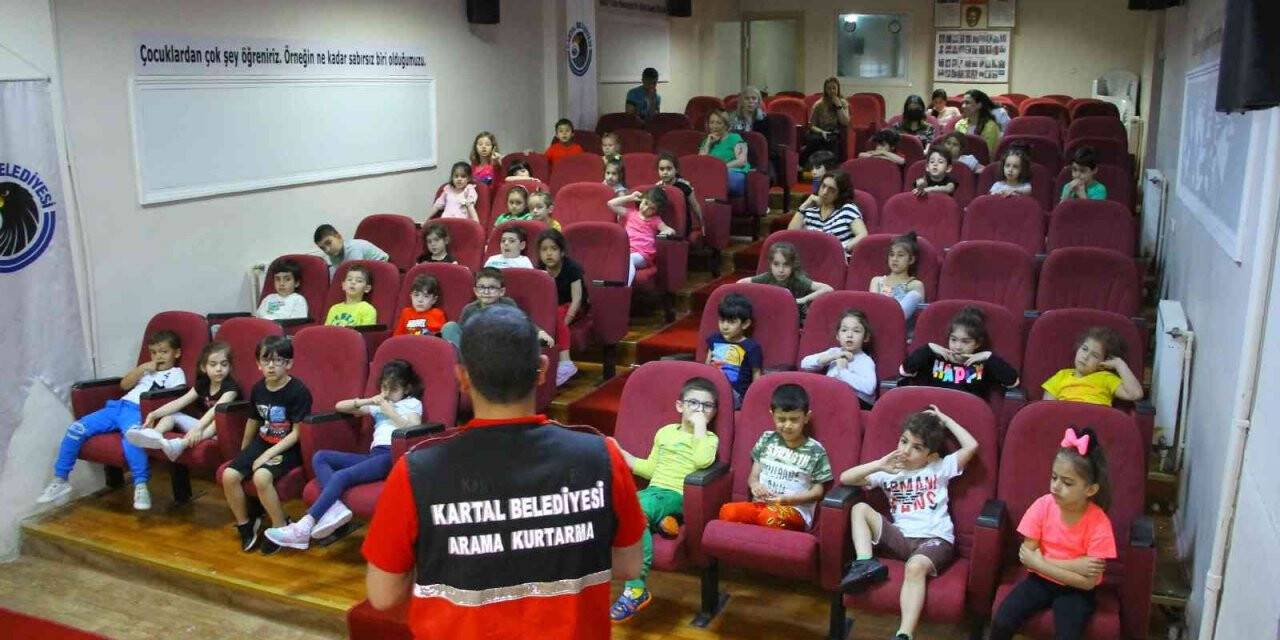 Kartal’da Çocuk Gelişim Merkezi’ndeki öğrencilere yangın eğitimi verildi