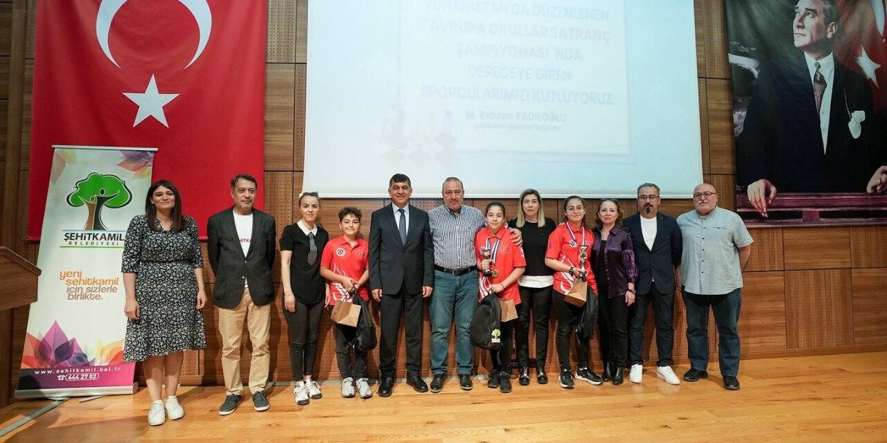 Yarışmalarda başarılı olanlar ödüllere kavuştu