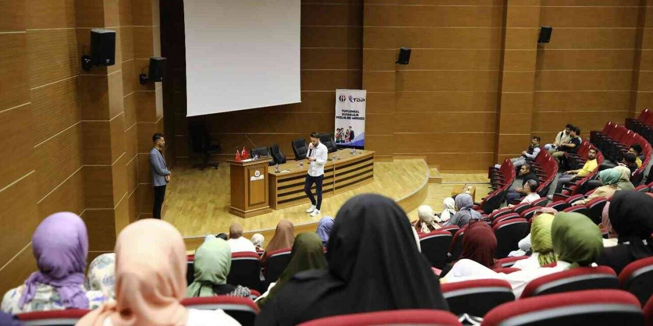 Necip Fazıl Kısakürek GAÜN’de şiirlerle anıldı