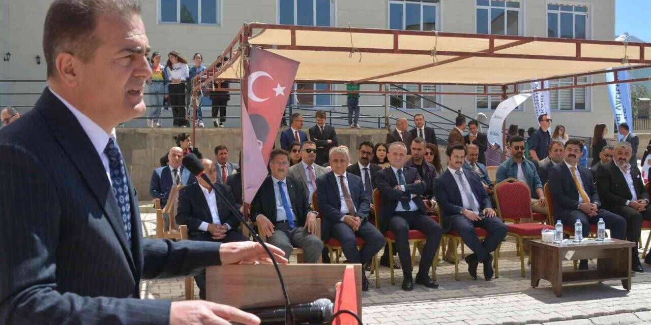 Vali Akbıyık: “45 bin kitap dağıttık”