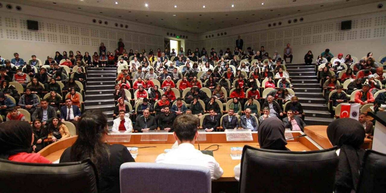 Lise öğrencilerinden Rasim Özdenören paneli