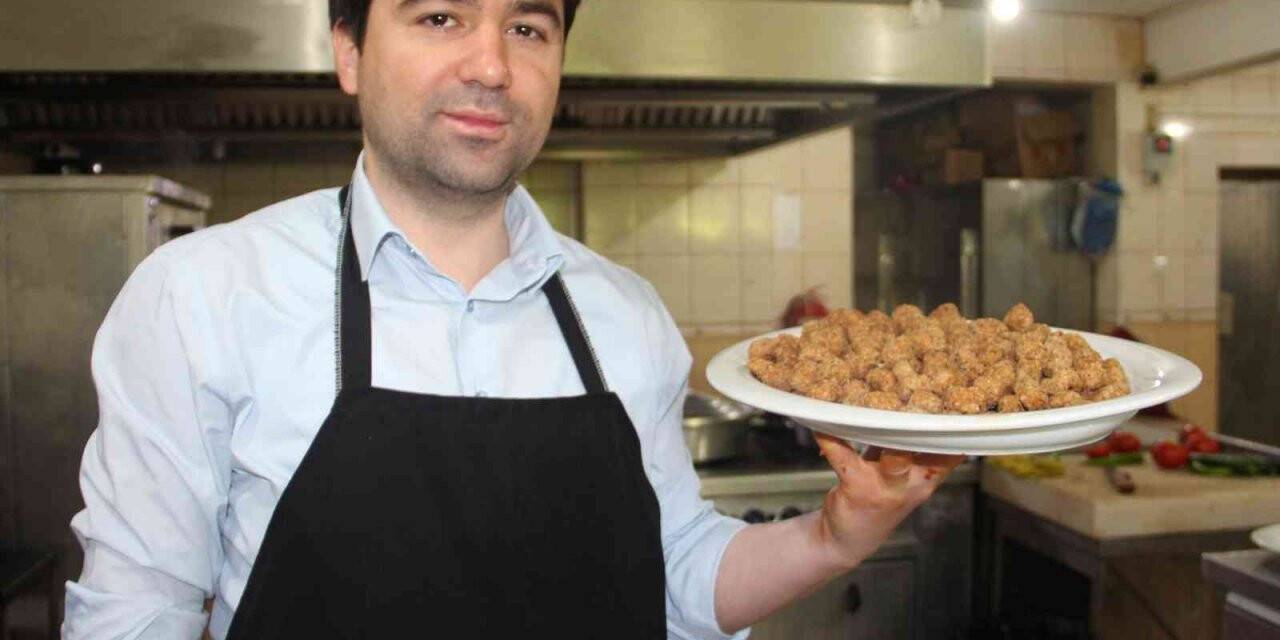 Kaymakam Türk Mutfağı Haftasında kolları sıvadı, kadınlarla birlikte mutfağa girdi