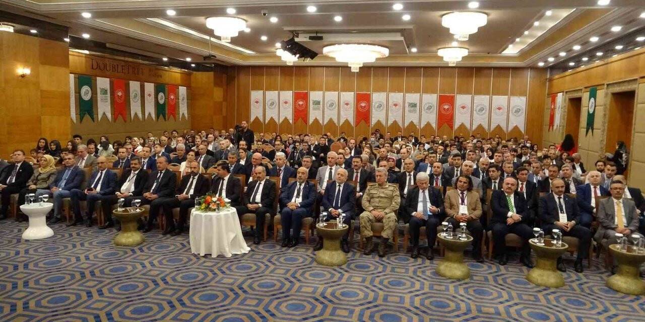 Bakan Kirişci: “Son 50 yılda; memeli, kuş, sürüngen ve balık popülasyonunun yüzde 68’i ortadan kalkmıştır”