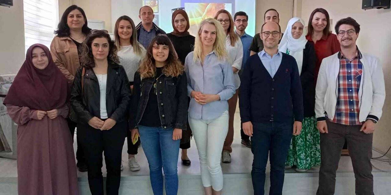 Sağlık çalışanlarına ‘Hasta Hakları ve İletişim’ eğitimi verildi
