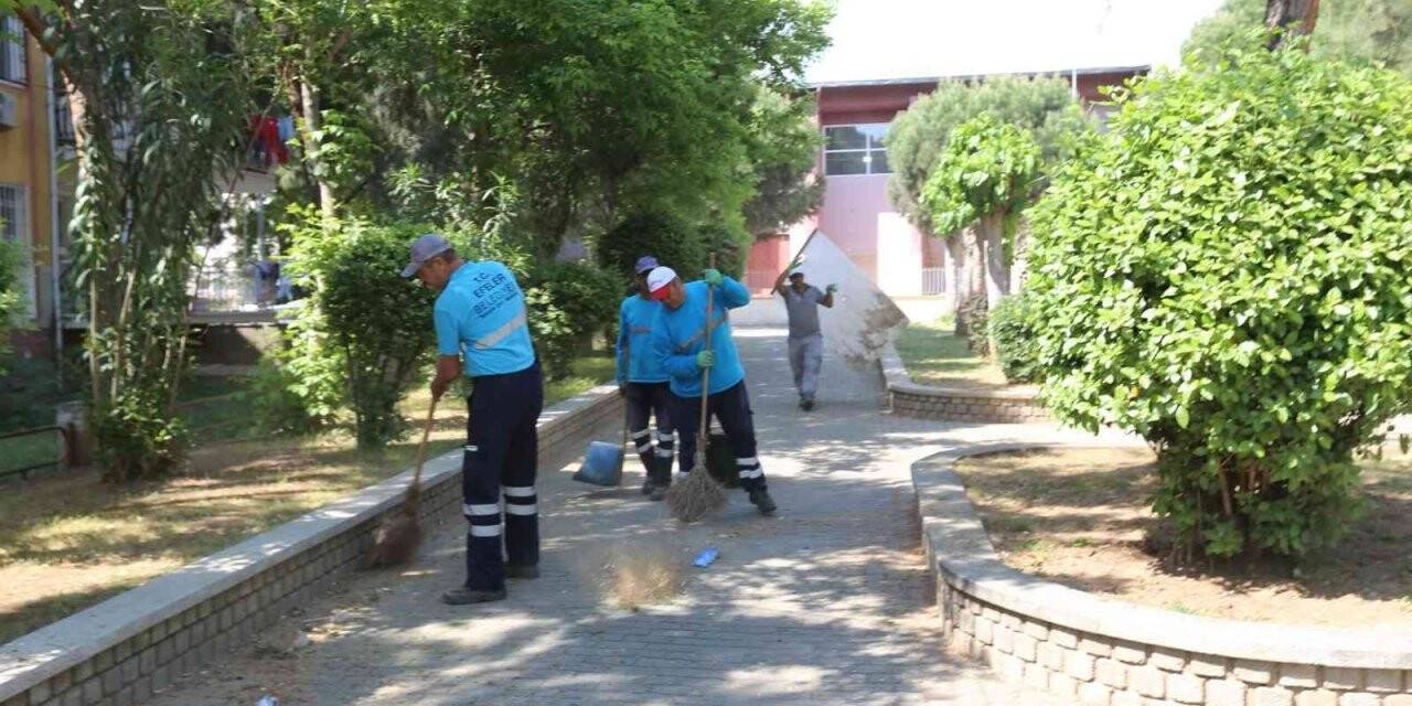 Efeler’de yabani ot temizliği gerçekleştirildi