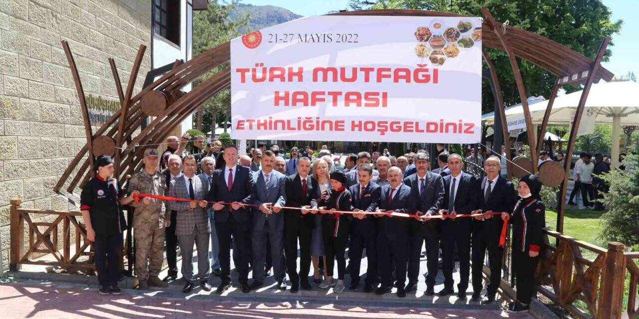 Gümüşhane’de eğitim gören yabancı uyruklu öğrenciler Türk yemeklerini çok sevdi