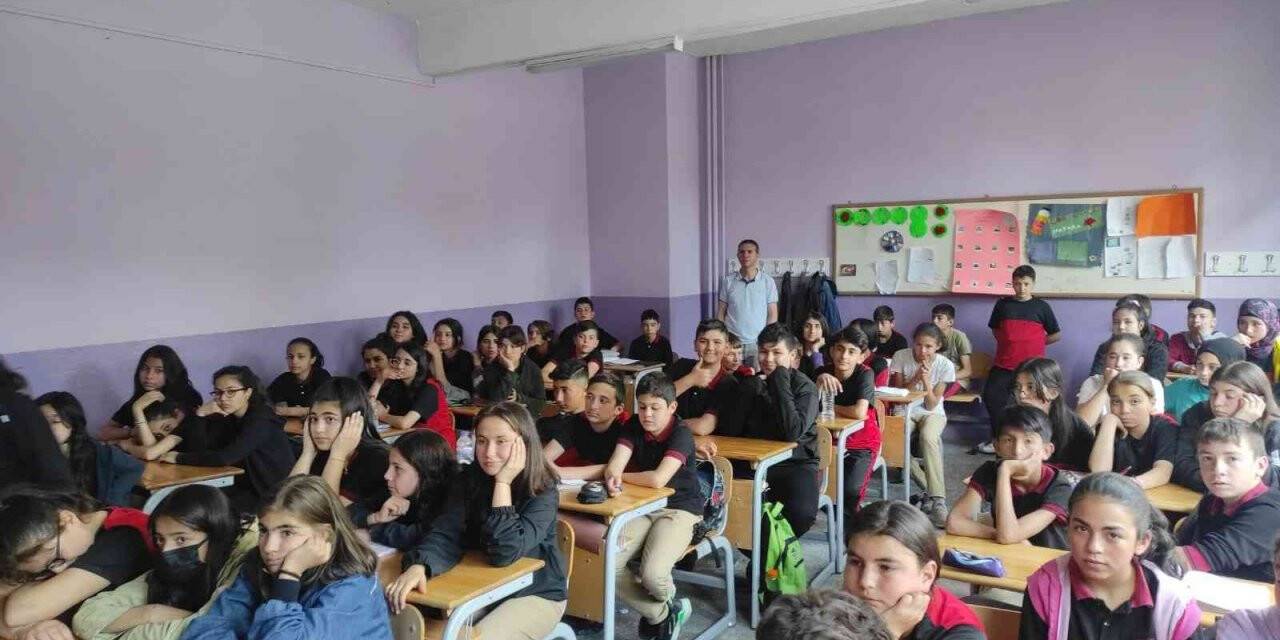 Sandıklı’da çocuk ve ergenlere bilişim teknolojilerinin etkisi semineri