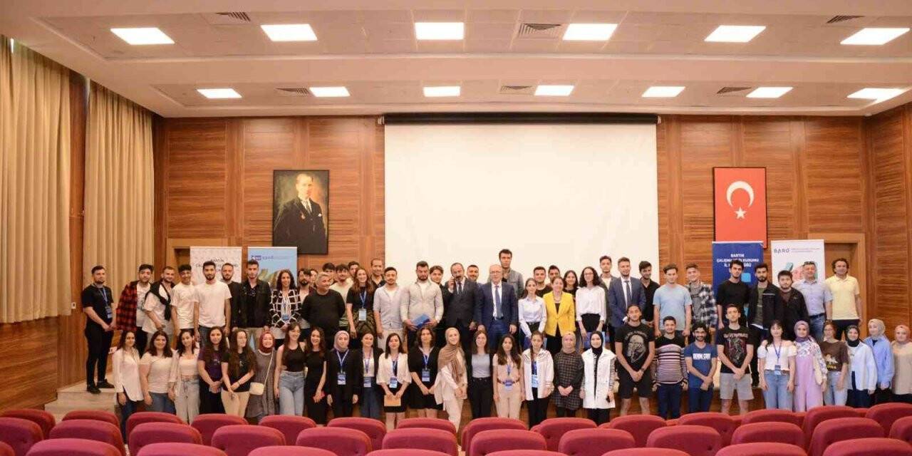 Öğrenciler ve mezunlar “8. Kariyer ve İstihdam Günleri”nde bir araya geldi