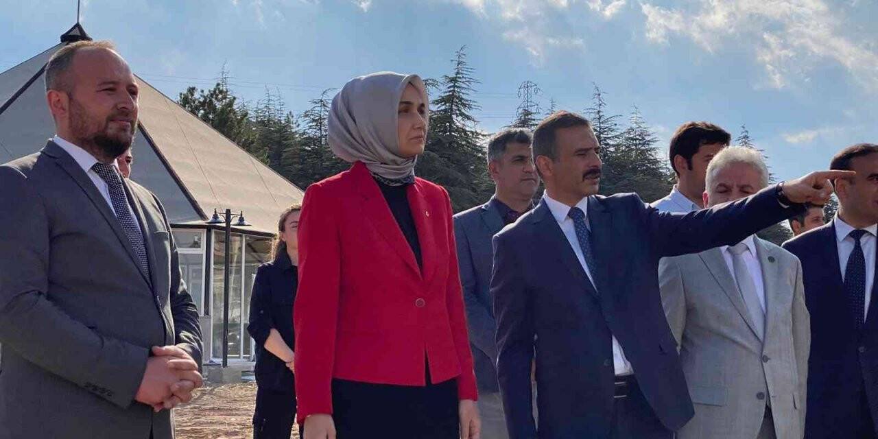 Sultandağı Kent Meydanı yapım çalışmaları sürüyor