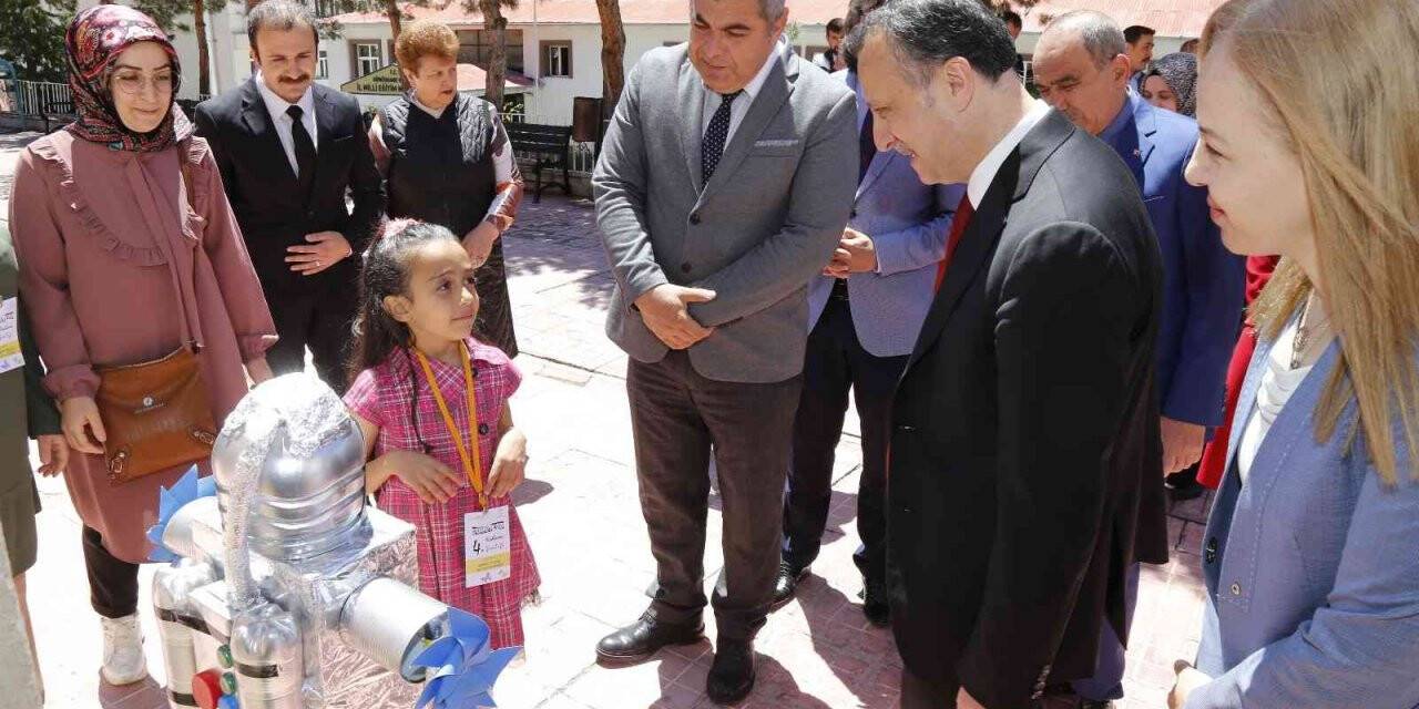 Gümüşhane’de 4. Kodlama Şenliği’nde çocuklar projelerini sergiledi