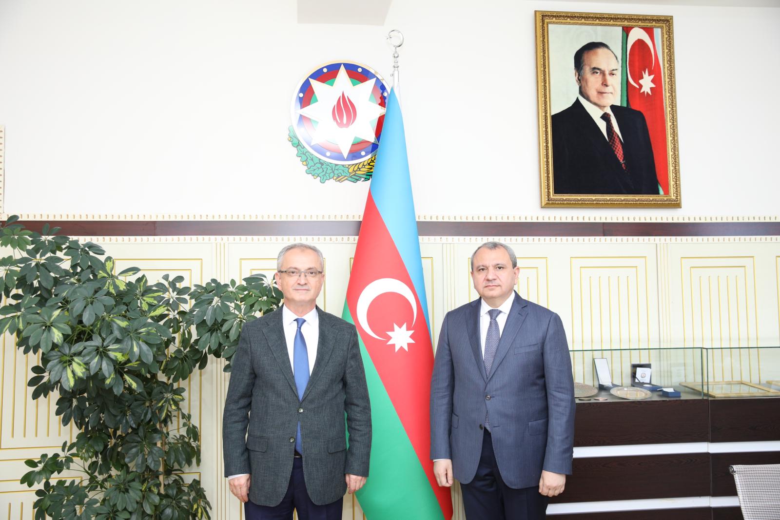 Rektör Özçelik Azerbaycan’da temaslarda bulundu