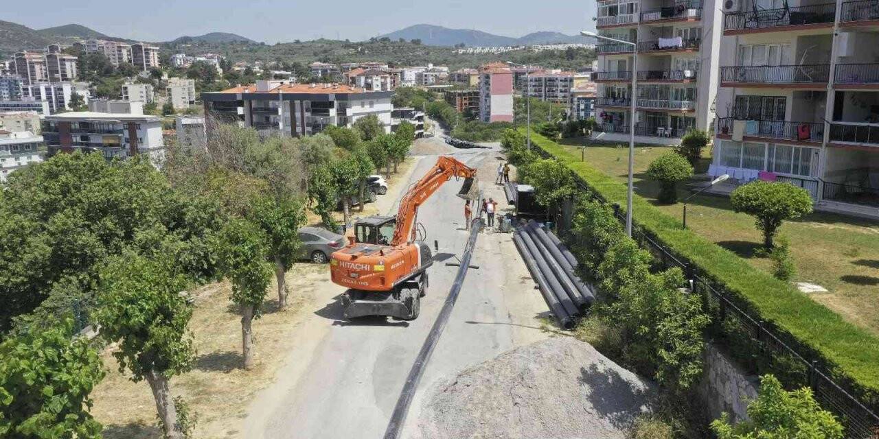 ASKİ, Kuşadası’nda altyapı yenileme çalışmalarına devam ediyor