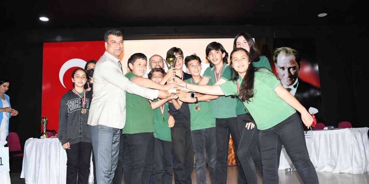 Milas’ta Matematik Ligi’nde şampiyon Merkez Ortaokulu oldu