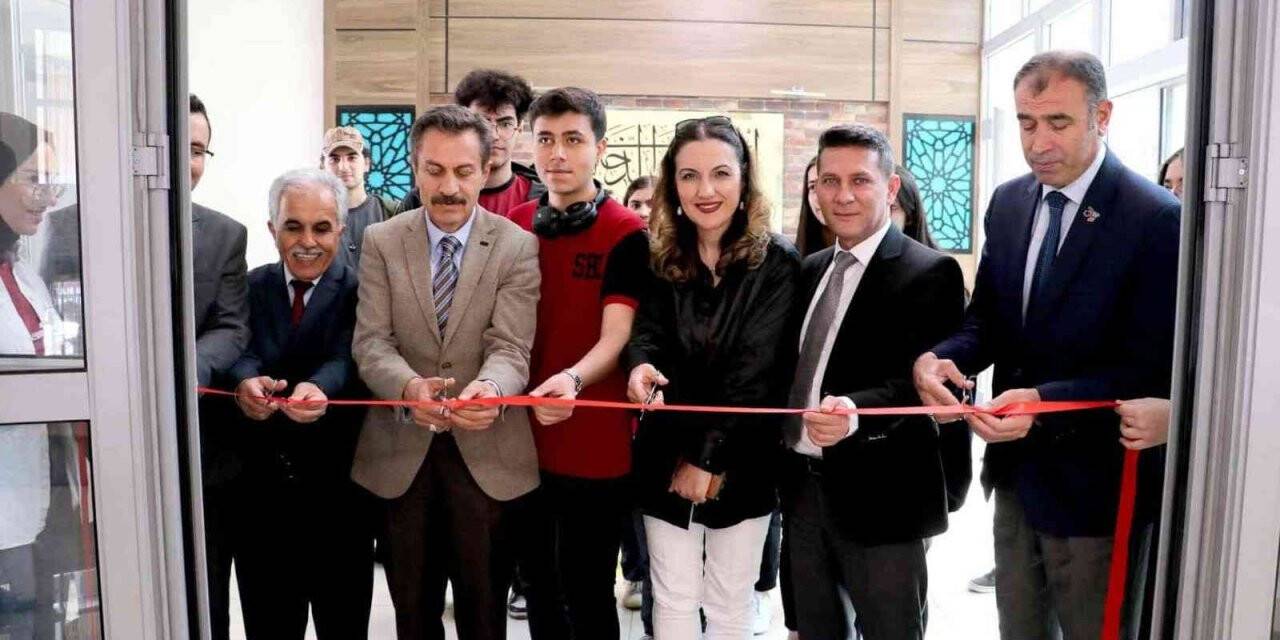 Sivas’ta “Pandemiye Veda” sergisi açıldı