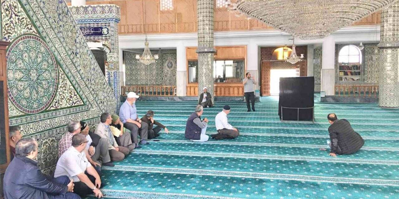 Gediz’de hac eğitim seminerleri başladı